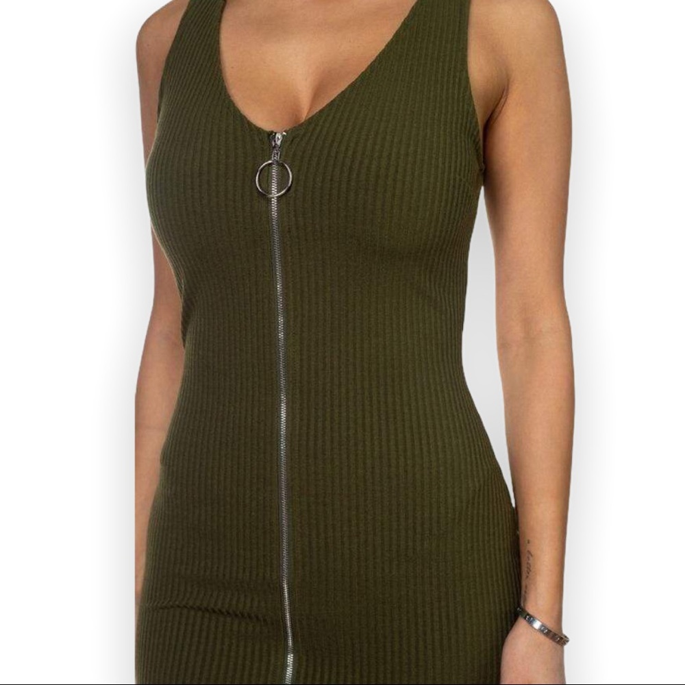 ❌SOLD OUT❌ O-ring Front Zip Up Mini Dress - Picture 4 of 5
